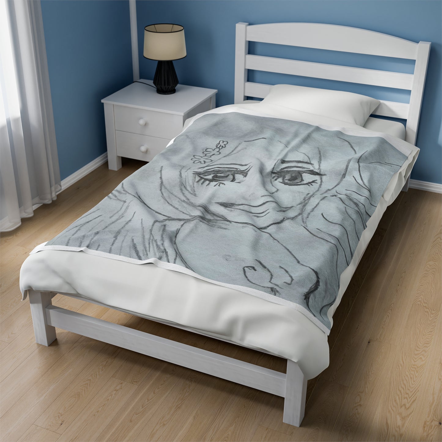 Anime Smiling Girl Velveteen Plush Blanket